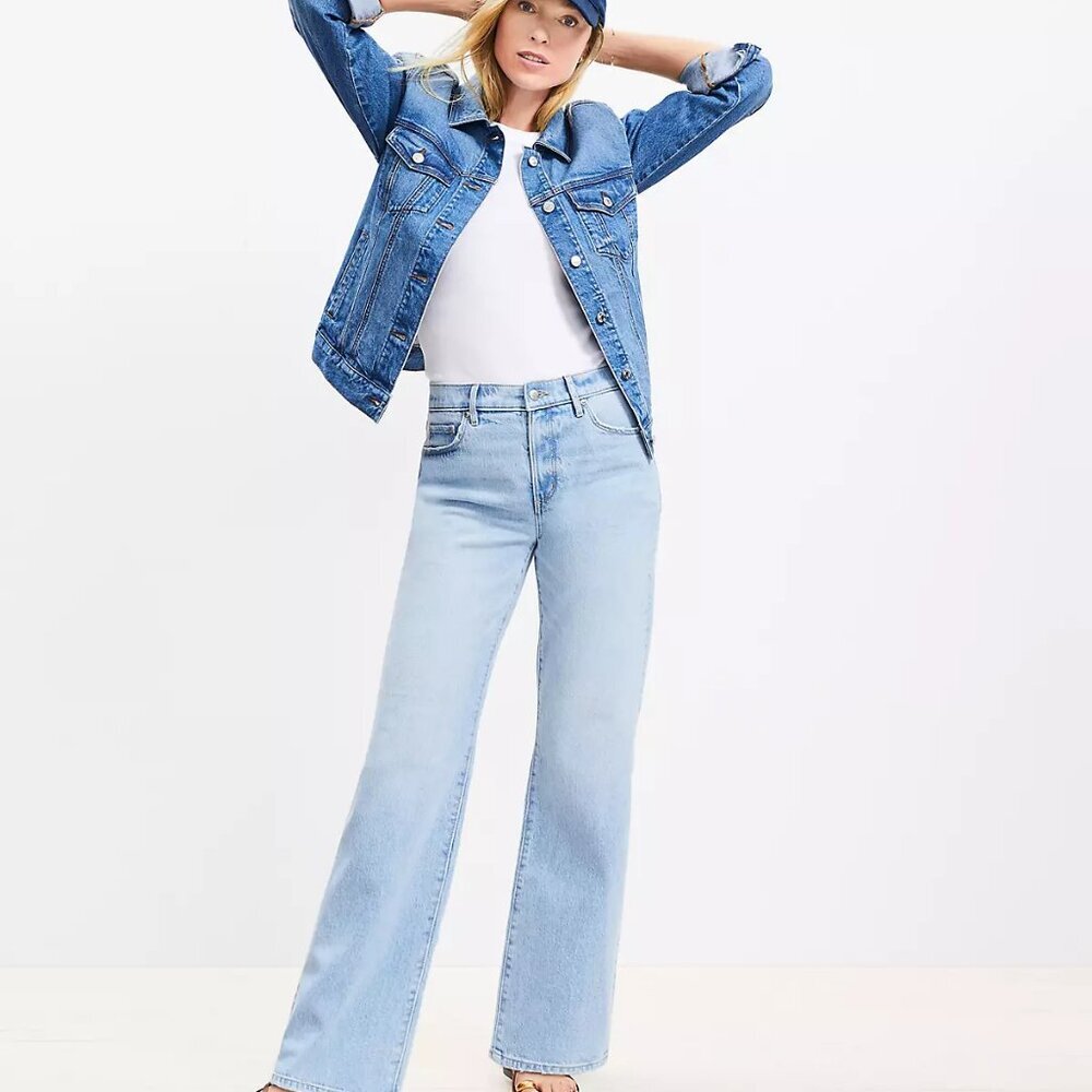 LOFT Light Blue Denim Relax Straight Midrise Women Size 31 Elevated Basic Jean